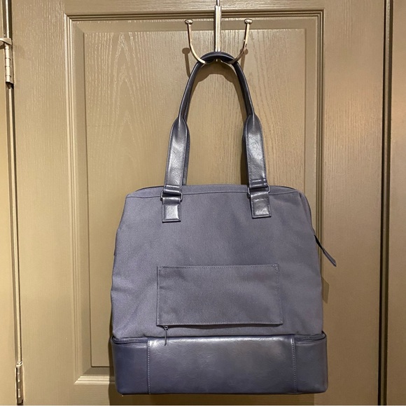 Béis The Mini Weekender in Navy - Picture 9 of 10